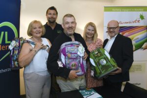 Kein Kind ohne Schulranzen wird prominent von Dietmar Bär und Daniel Stephan unterstützt.