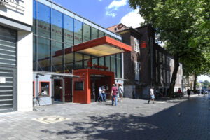 Die Sparkasse Bielefeld verändert ihr Selbstbedienungsangebot an der Stresemannstraße.