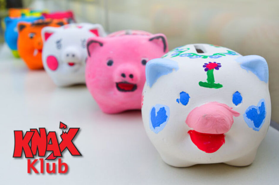 Achtung, fertig, los: Die Sparschweine für den KNAX-Klub Malwettbewerb sind da!