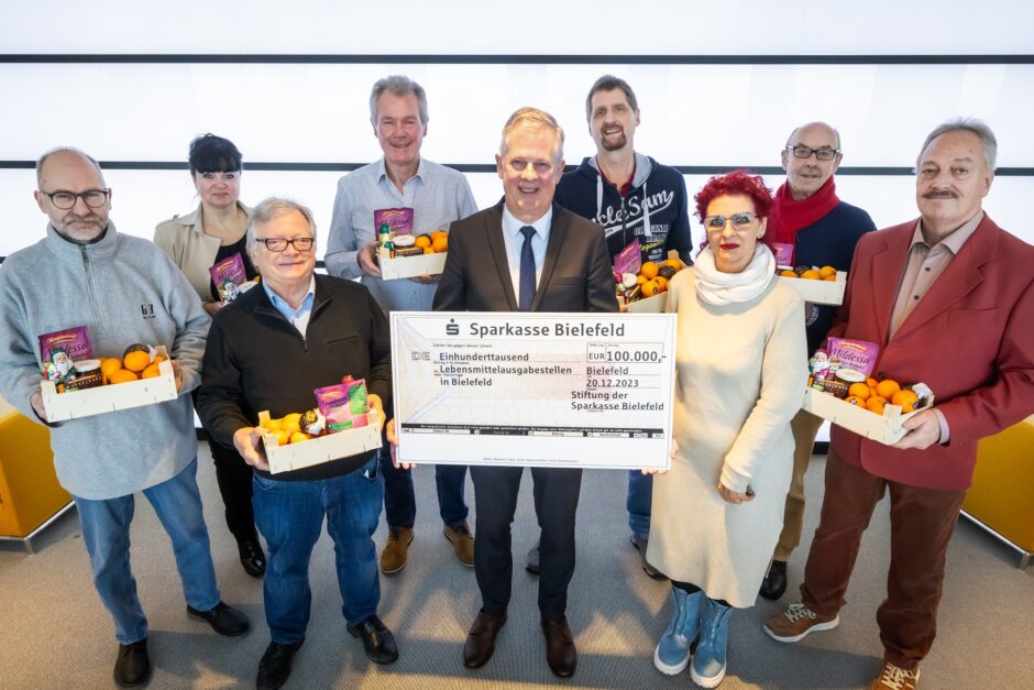 Weihnachtsspende: 100.000 Euro für die Bielefelder Lebensmittelverteilstellen
