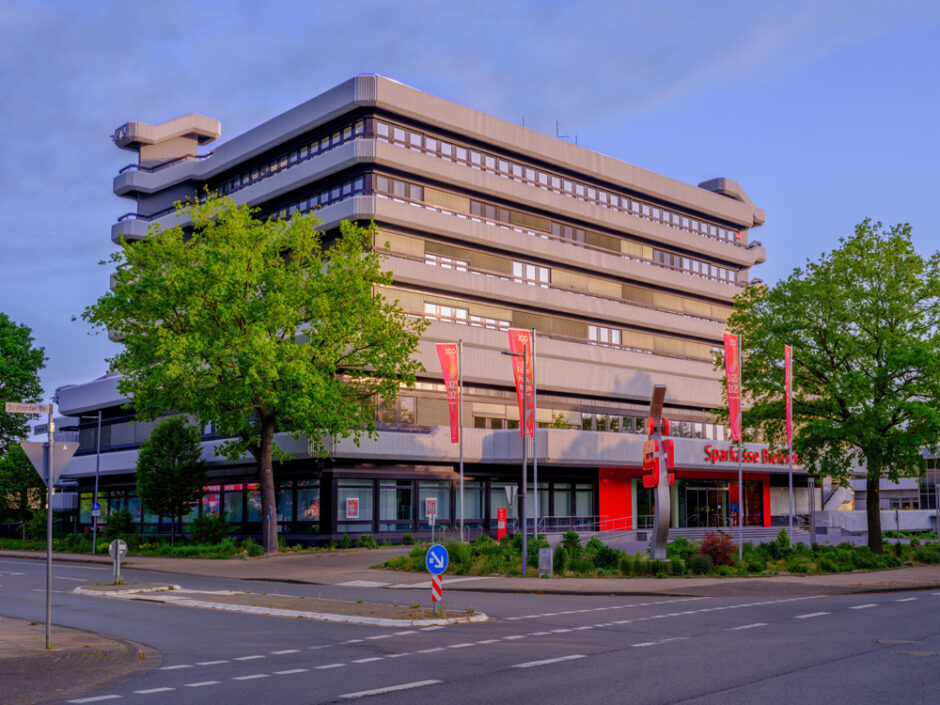 Am 17. November 2025 sind unsere Filialen ab 12:00 Uhr geschlossen